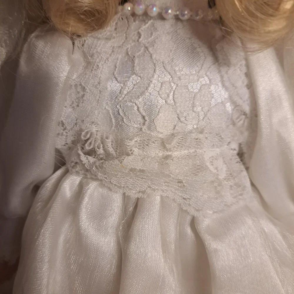 Vintage 12.5 Porcelain Bride Doll - Picture 3 of 6